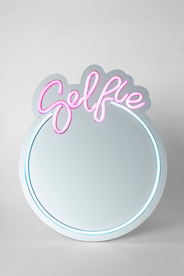MIRROR MOOD SELFIE