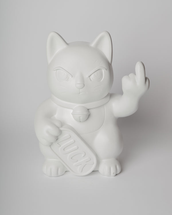 MANEKI WHITE 27 CM
